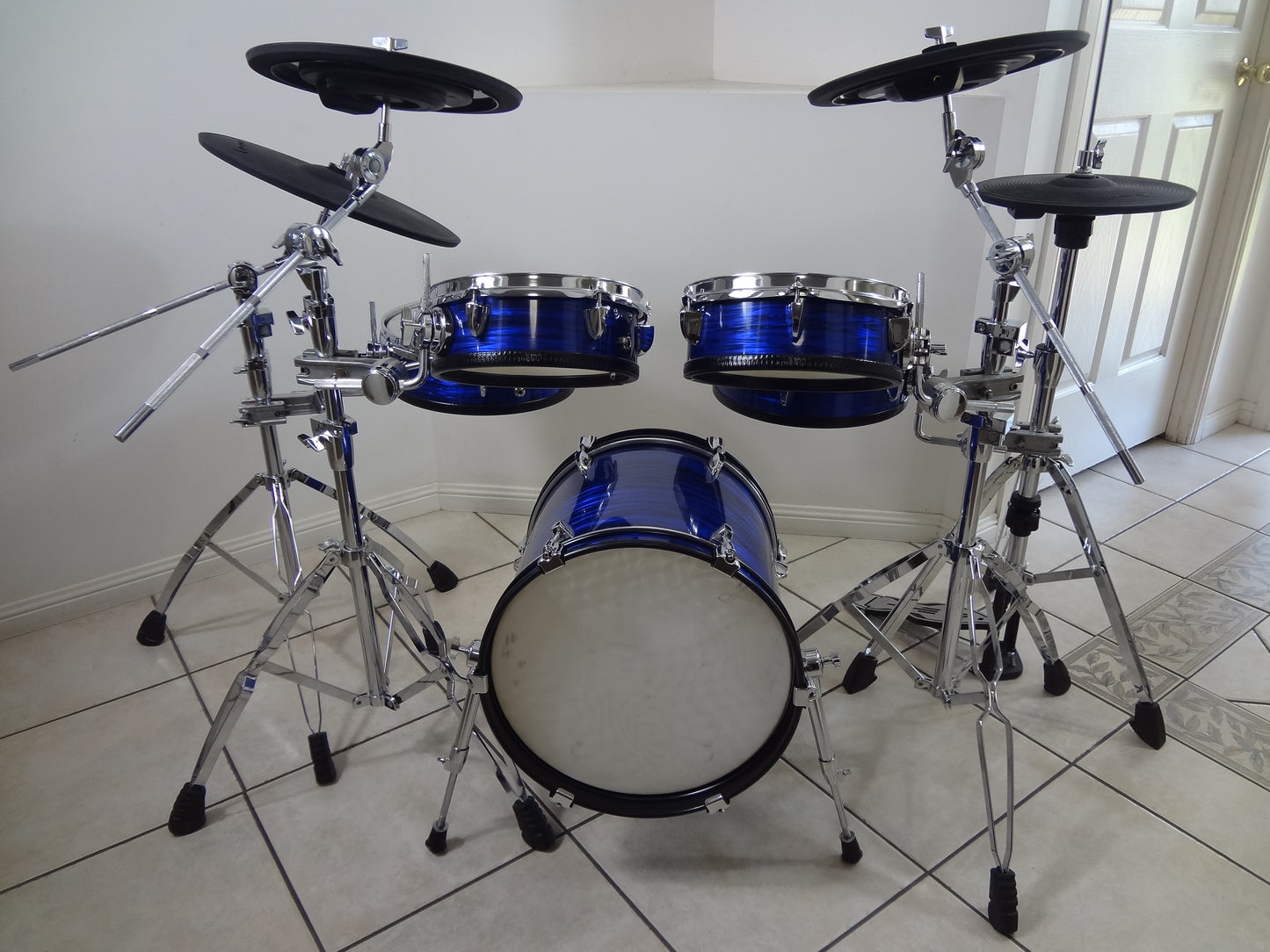 5 PIECE CUSTOM BUILT ELECTRONIC DRUM KIT - (ELECTRONIC CYMBALS AND HARDWARE INCLUDED)