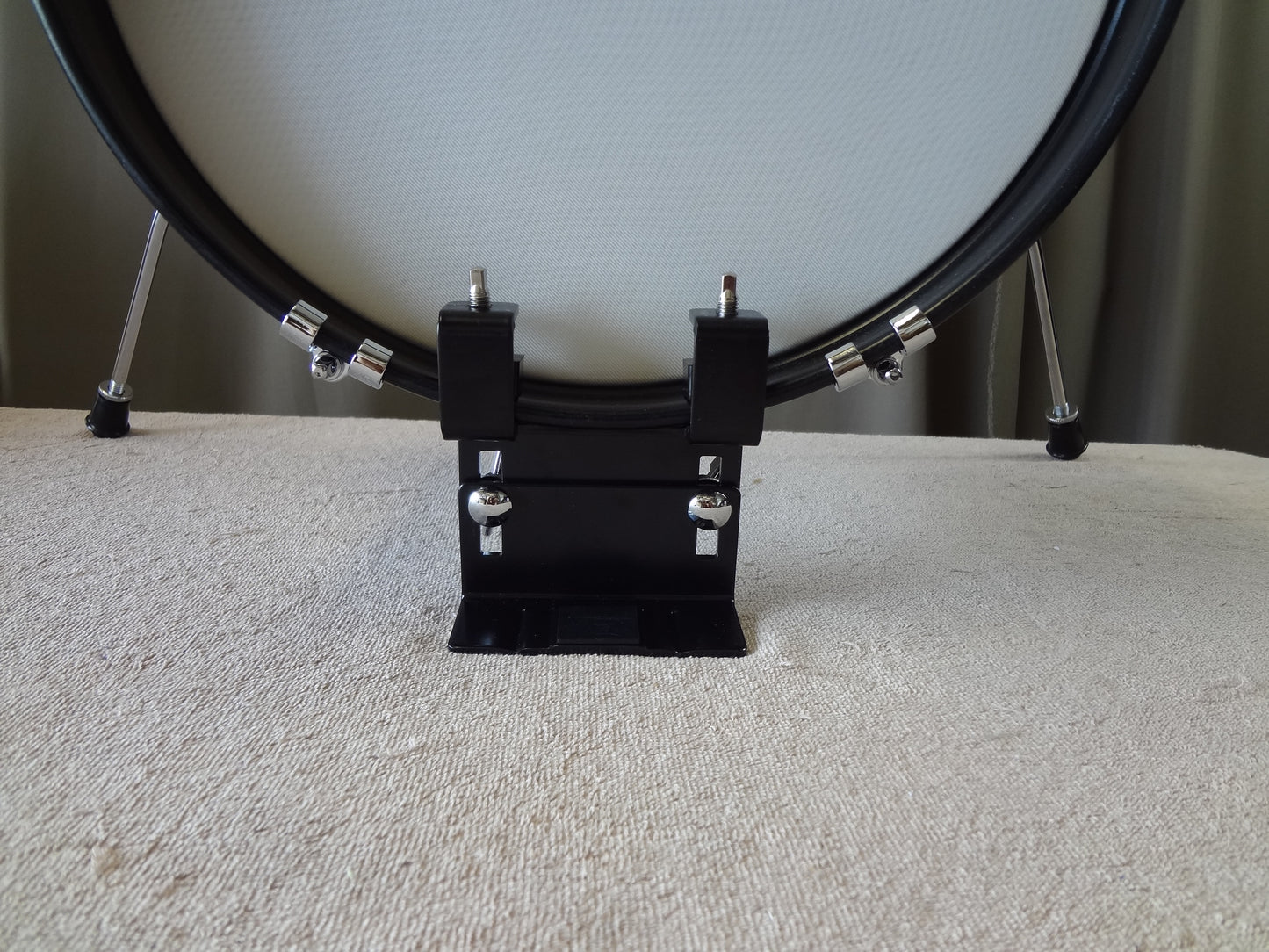 BASS DRUM LIFTER.