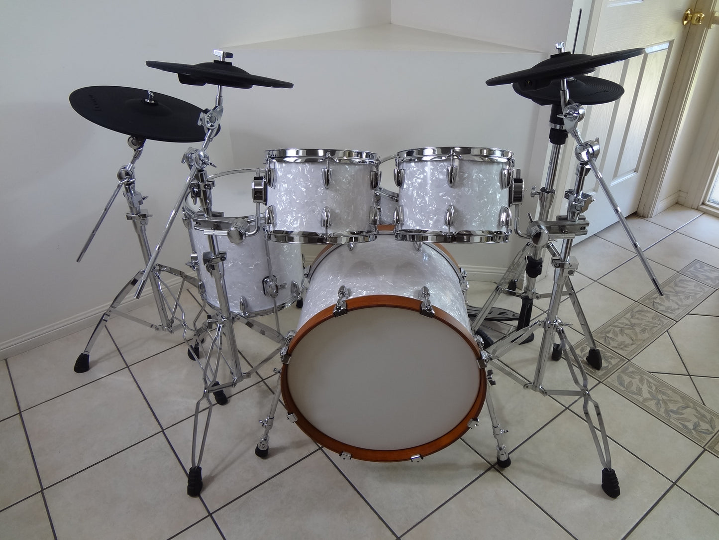 5 PIECE CUSTOM BUILT ELECTRONIC DRUM KIT (ELECTRONIC CYMBALS AND HARDWARE INCLUDED)