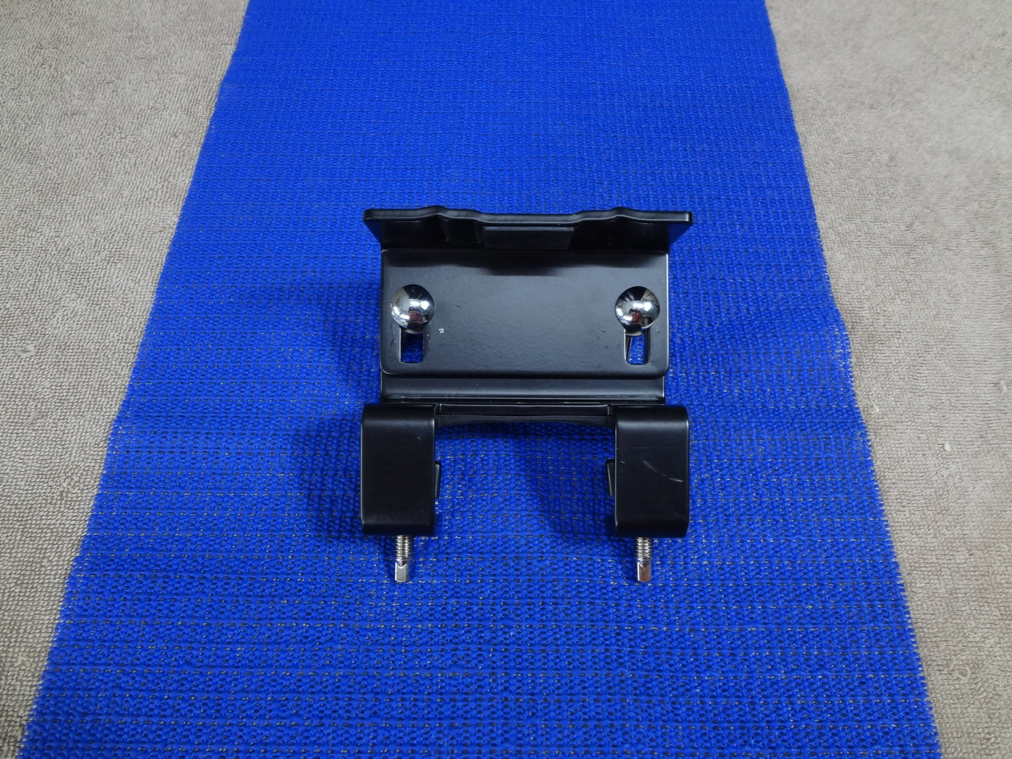 BASS DRUM LIFTER.