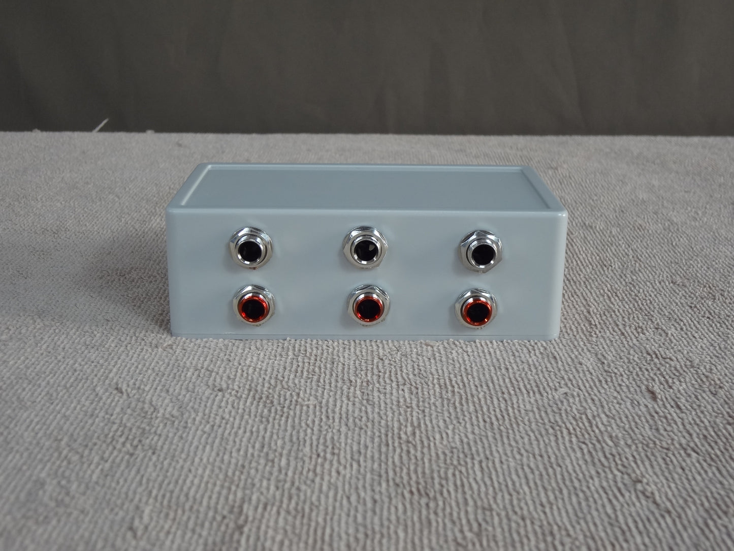 Roland splitter box triple.