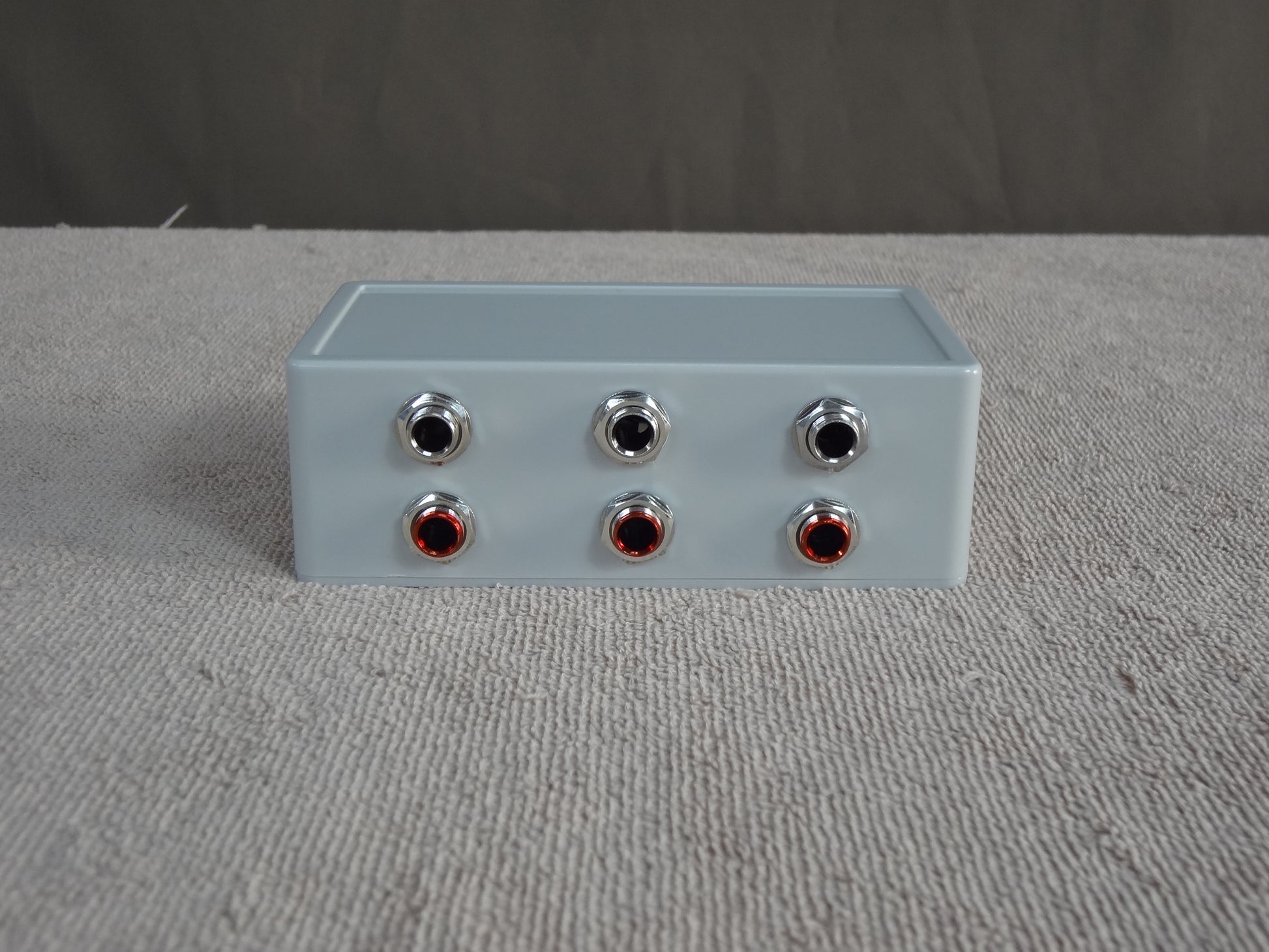 Roland splitter box triple.