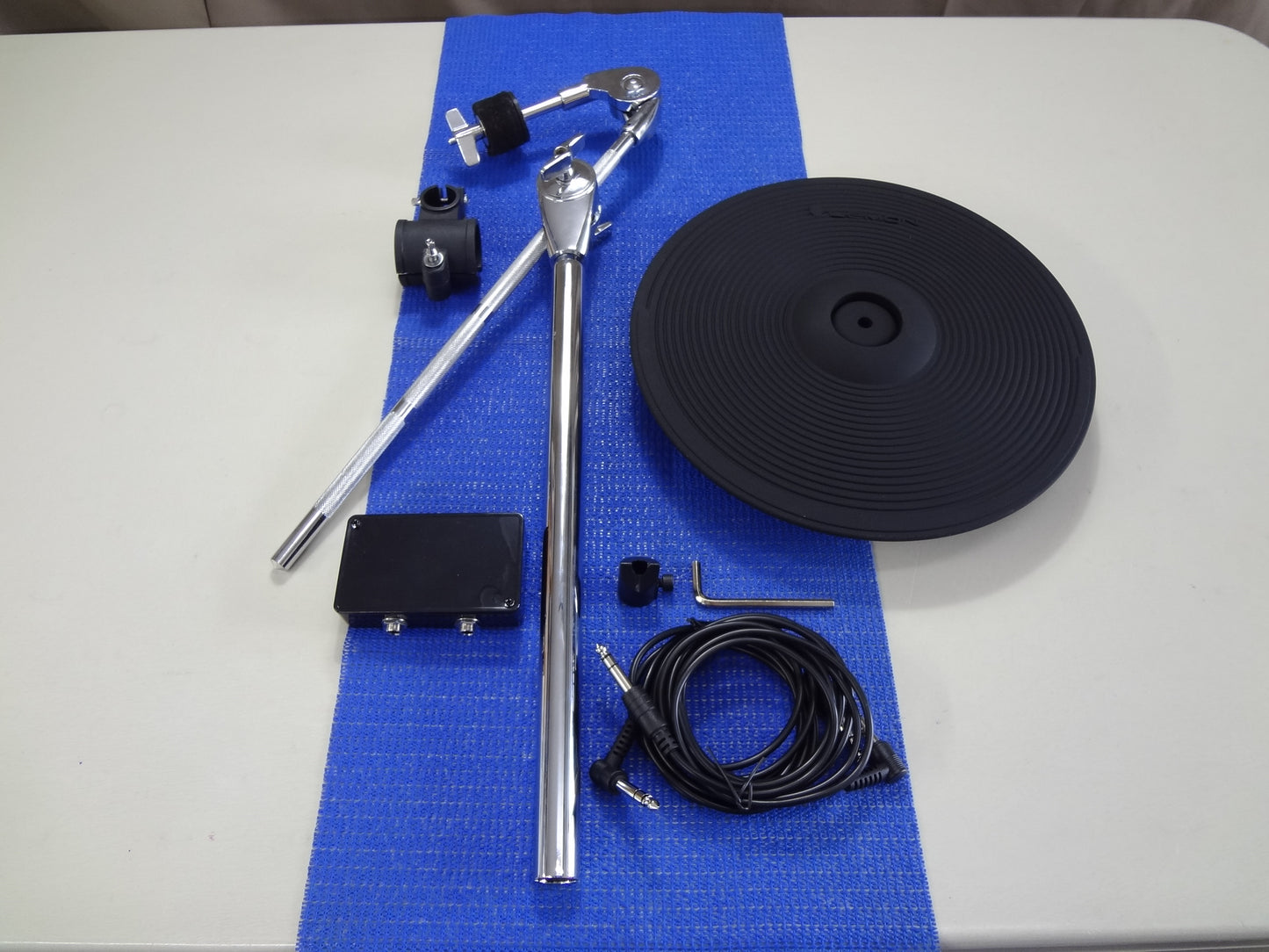 9'' ELECTRONIC SPLASH CYMBAL ADD ON PACK STANDARD -B/A ROLAND SPLITTER.