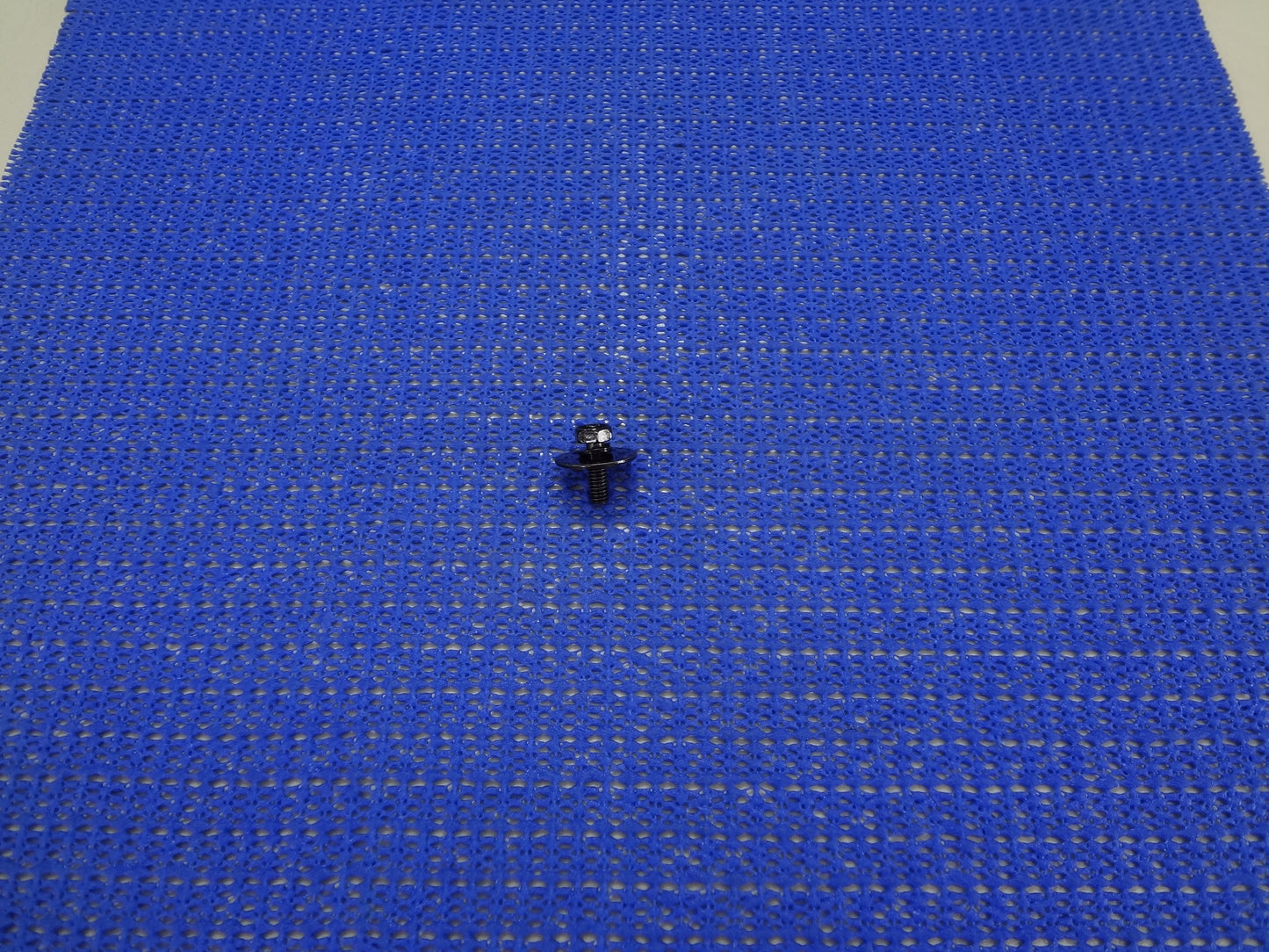 LUG MOUNTING SCREWS (12) 4mm x 10mm BLACK.