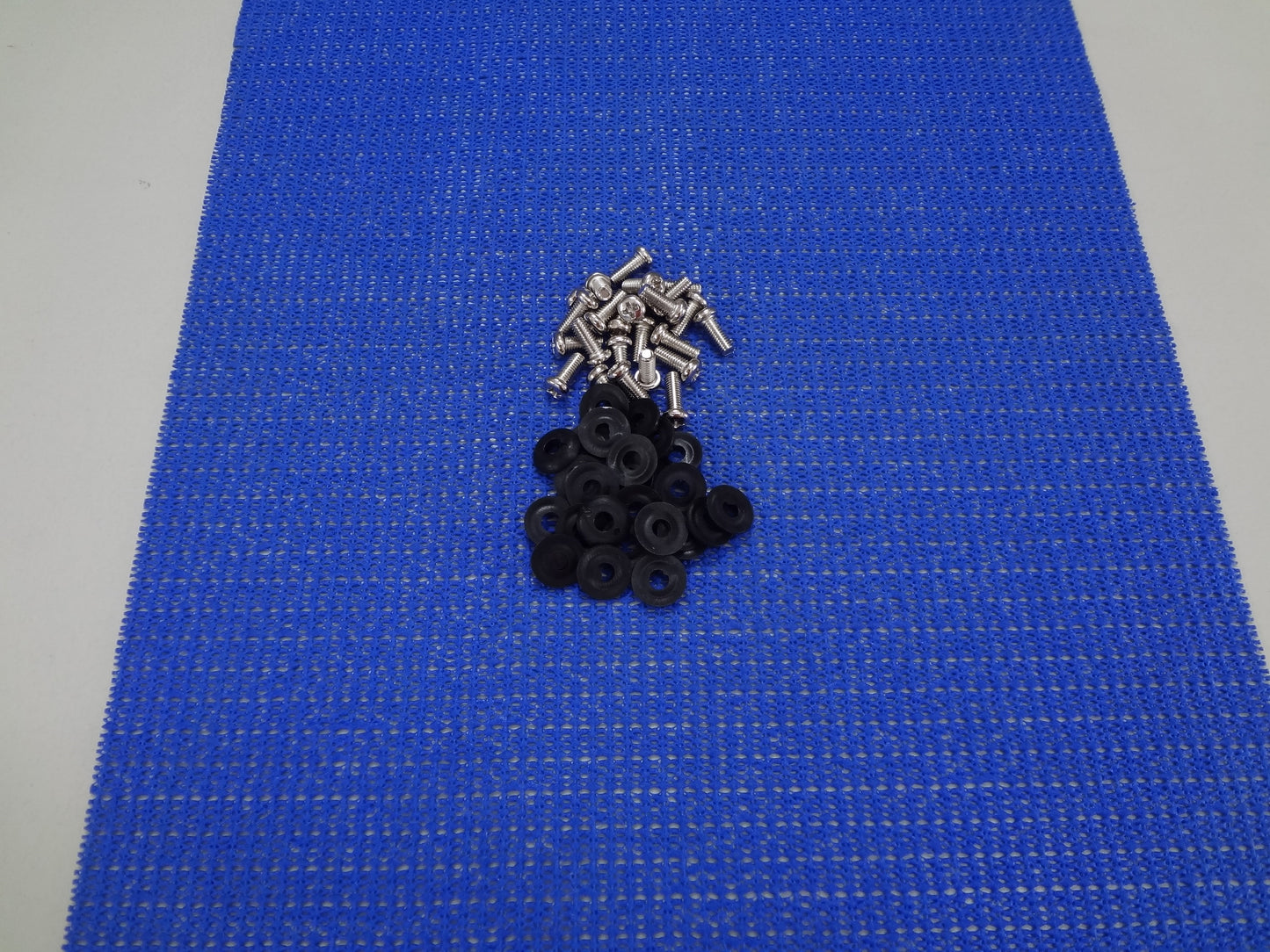 LUG MOUNTING SCREWS (24) 5mm x 9mm METAL/PLASTIC.