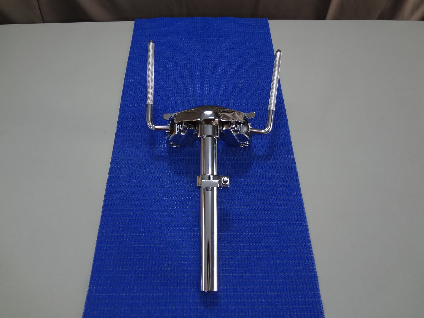 BASS DRUM TOM MOUNT BLOCK WITH L-ROD COMBINATION SET.