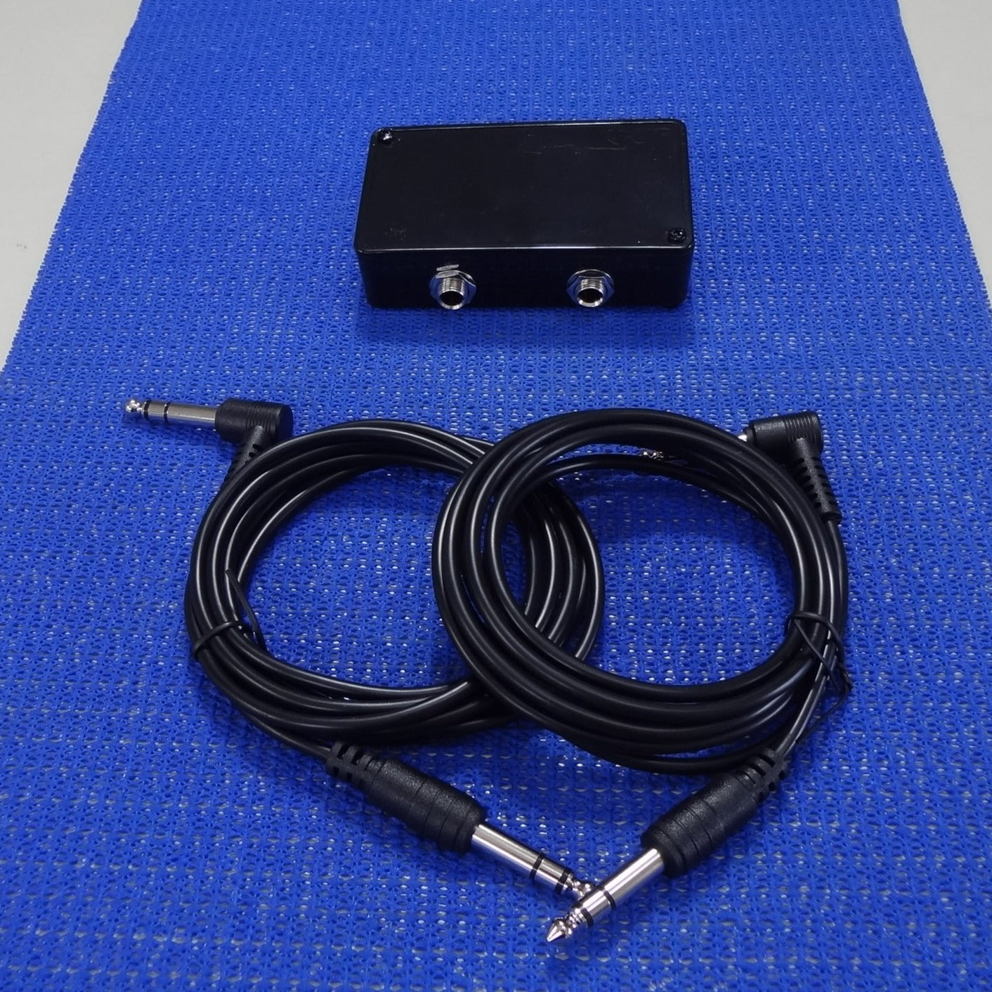 Roland-splitter-box-single-cables