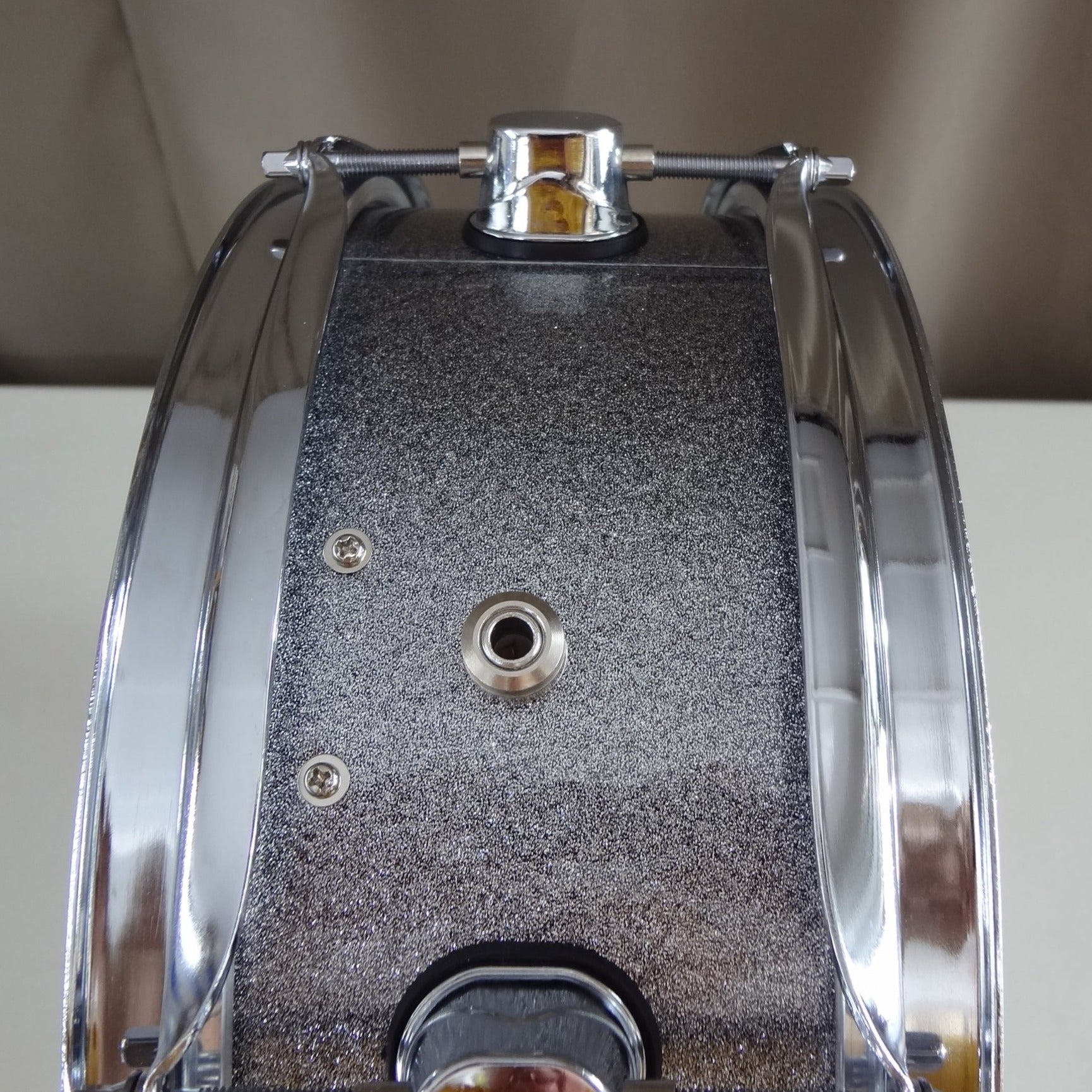 Edge of new 13 inch custom electronic snare drum silver sparkle wrap