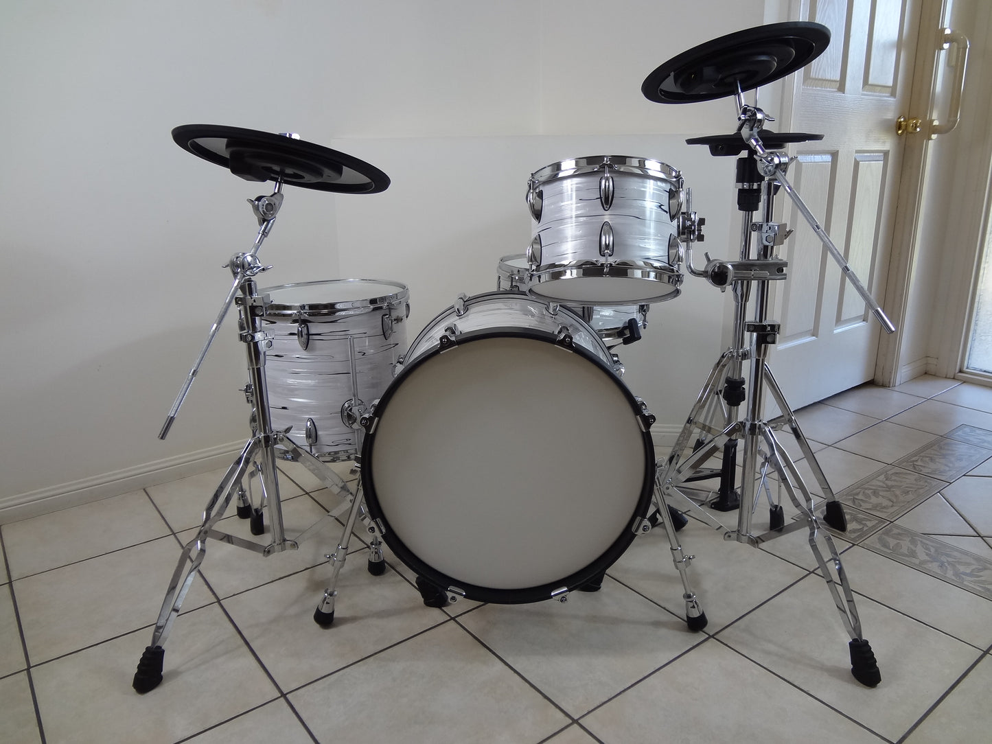 4 PIECE CUSTOM BUILT ELECTRONIC DRUM KIT (ELECTRONIC CYMBALS AND HARDWARE INCLUDED)