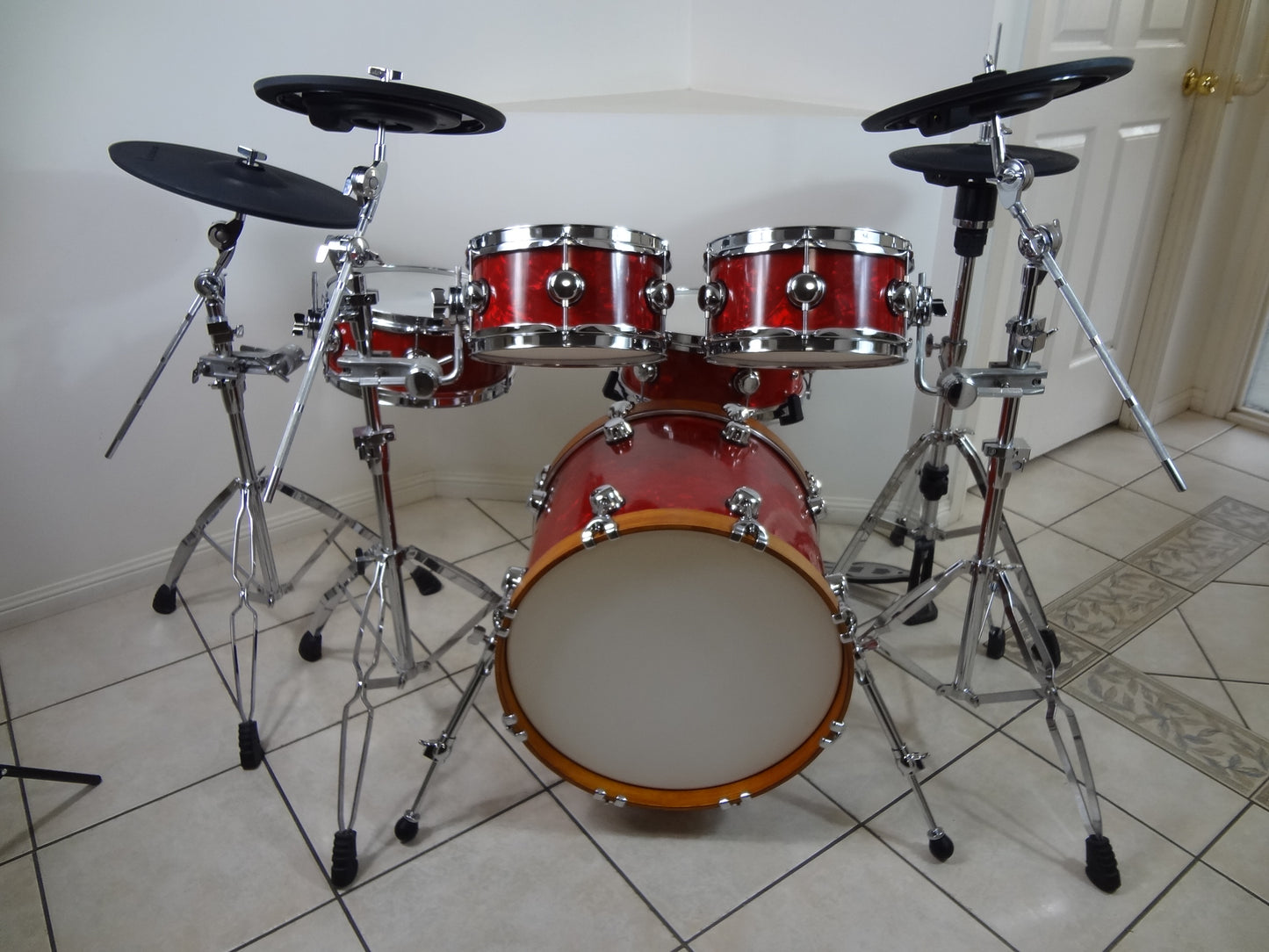 5 PIECE CUSTOM BUILT ELECTRONIC DRUM KIT (ELECTRONIC CYMBALS AND HARDWARE INCLUDED)